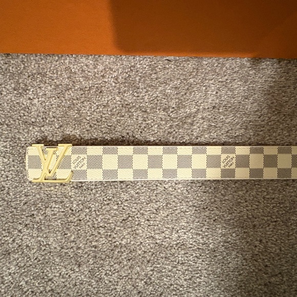 Louis Vuitton Damier Cream/Grey Initiales LV Gold 40mm Belt - Picture 8 of 14